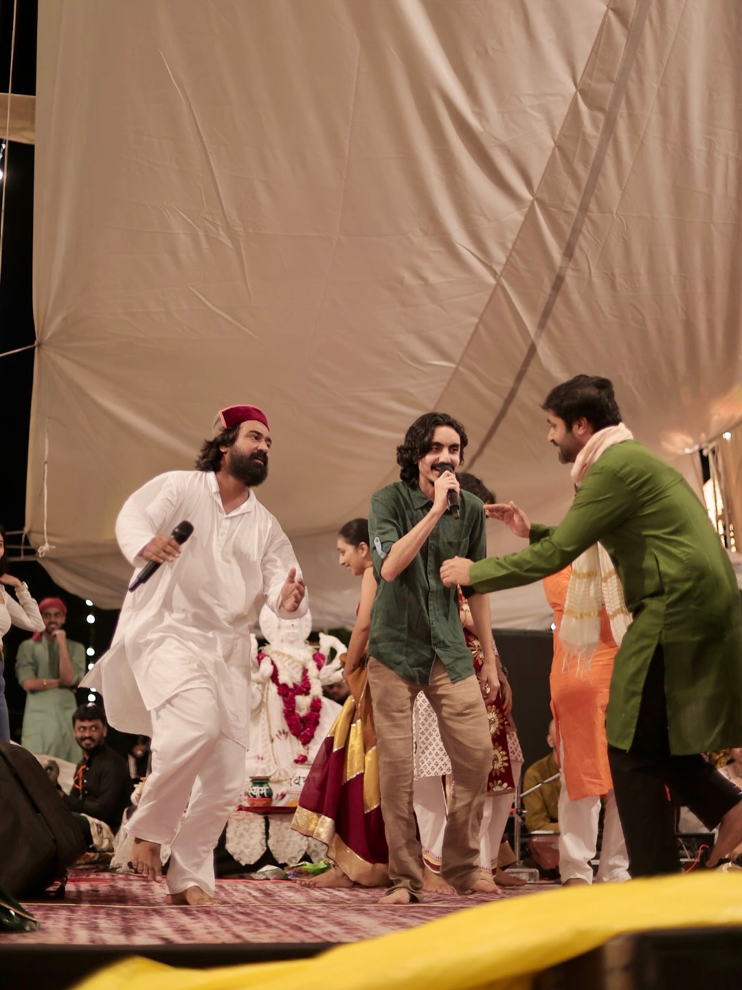 the mental state or internal monologue of a singer while performing or practicing. Navratri 2025 ❤️#navratri s
