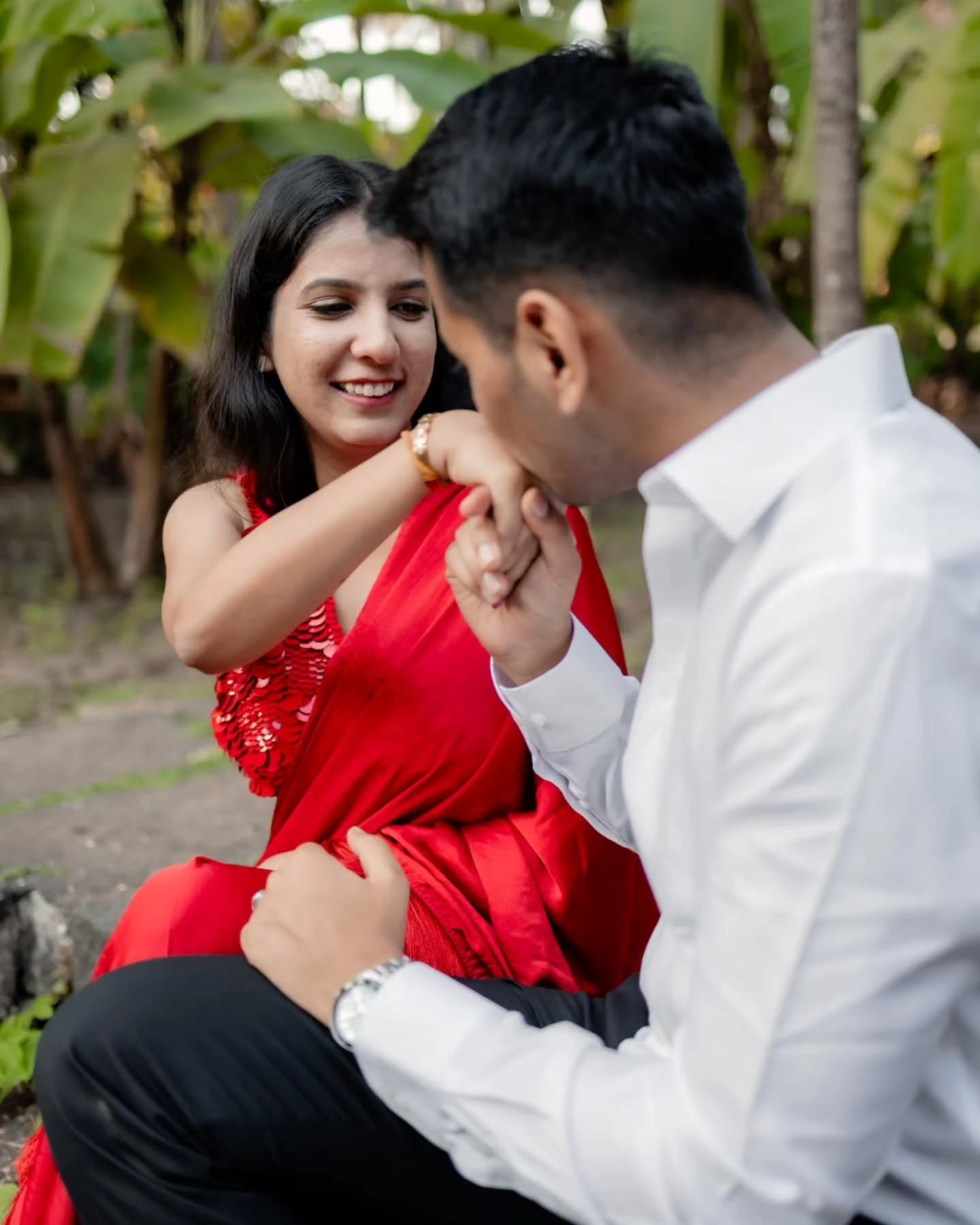 Wrapped in red, lost in your eyes 💫😍