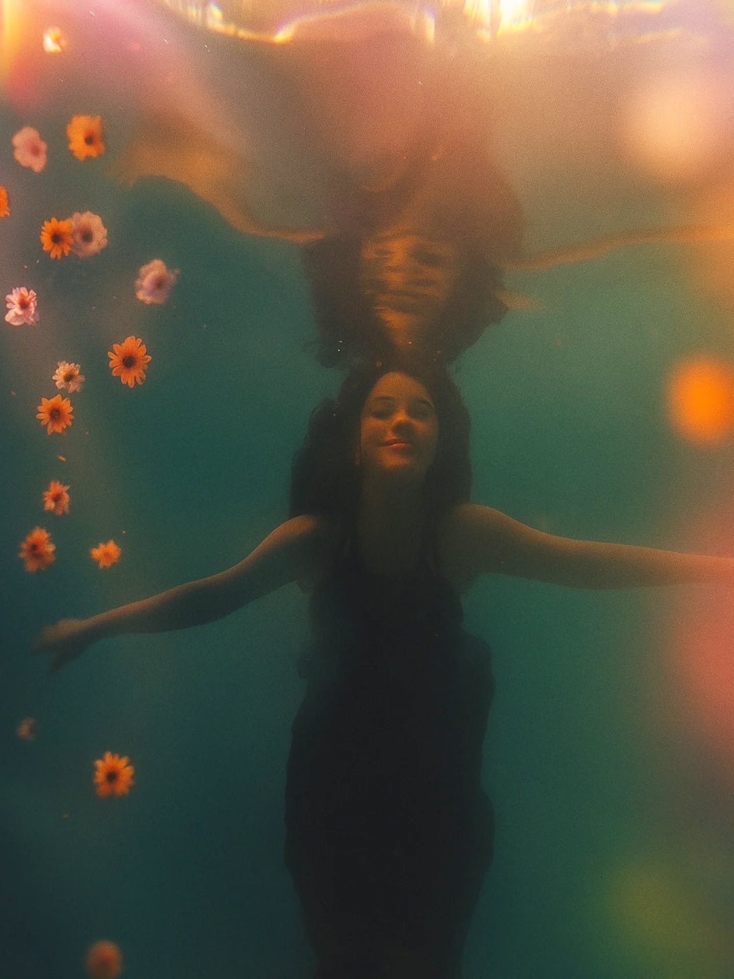 Growing a life while still living her best life | Underwater maternity photo shoot